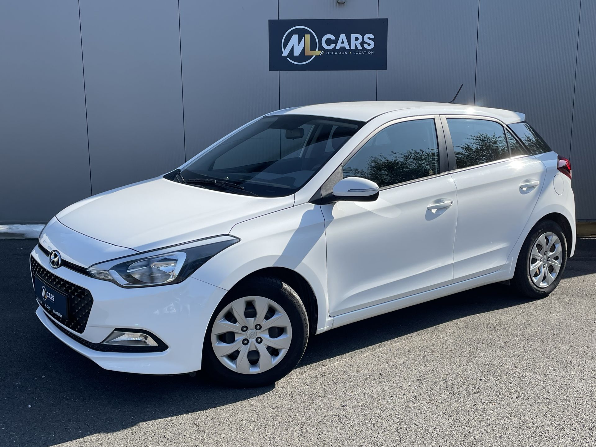 occasion HYUNDAI i20 occasion ESSENCE 5 PORTES 2018 5 portes - ML Cars à Houffalize